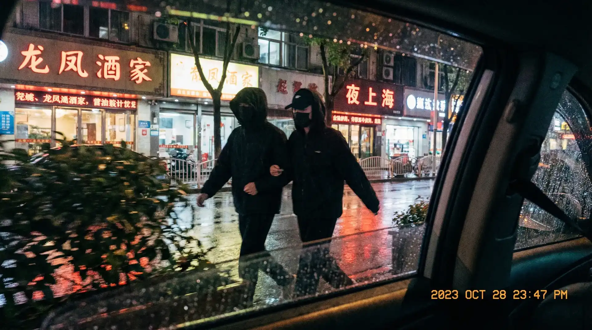 吉祥坊平台 - 顶流明星深夜密会现场抓拍照片